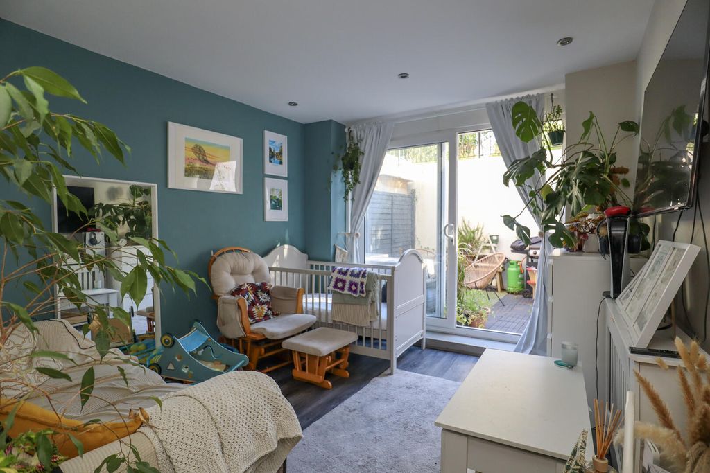 Property photo 1 of 10 Bedroom