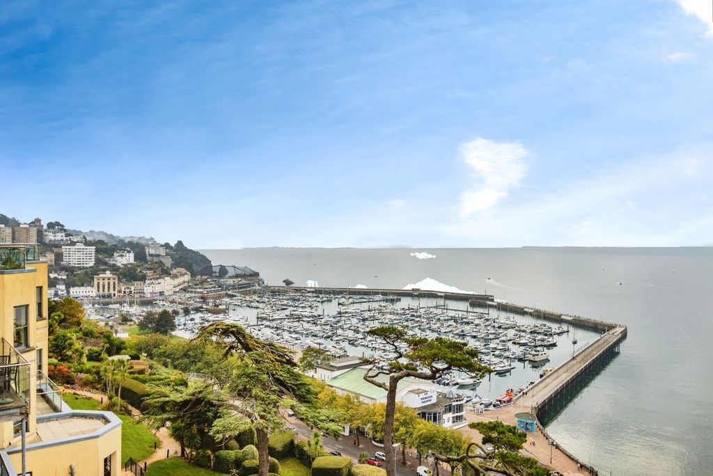 Property photo 2 of 17 Photo