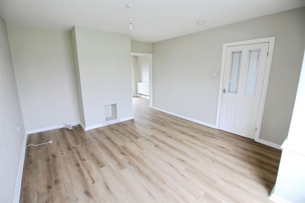 Property photo 3 of 15 Lounge