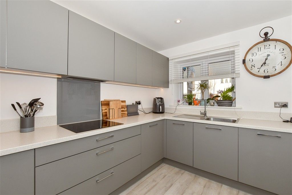 Property photo 3 of 12 Kitchen