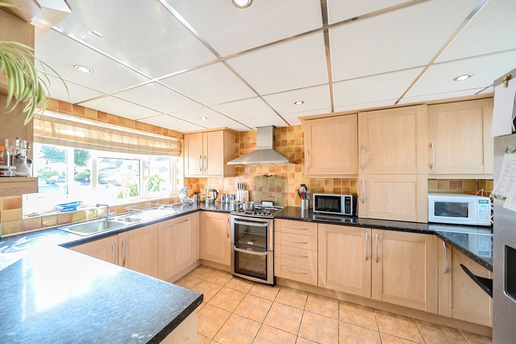 Property photo 2 of 16 4227503