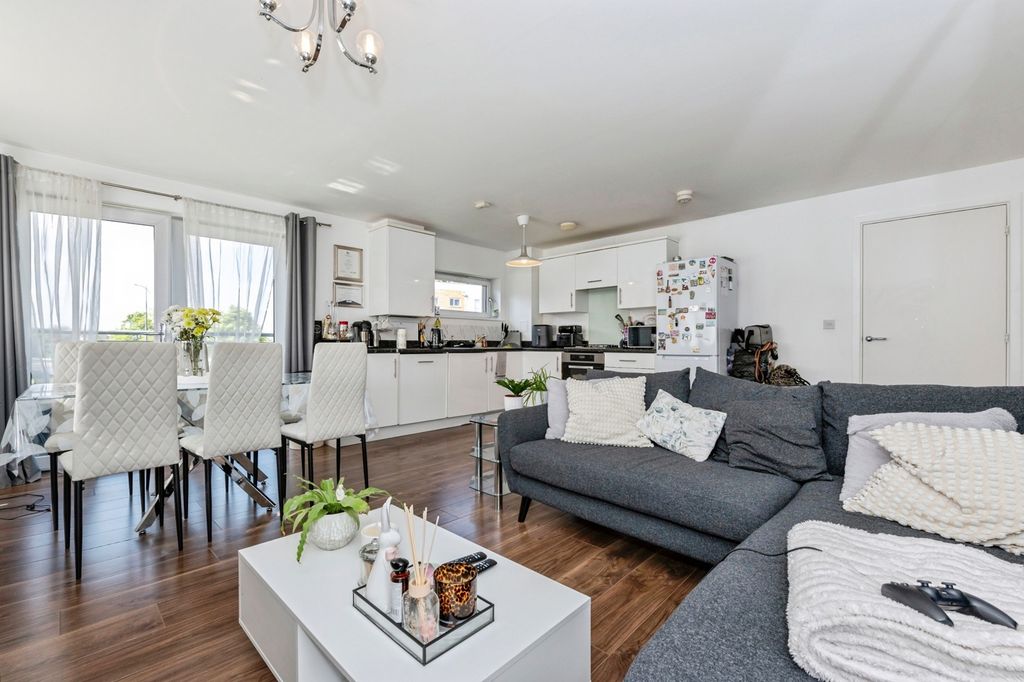 Property photo 2 of 15 Pbox-Img.Jpg