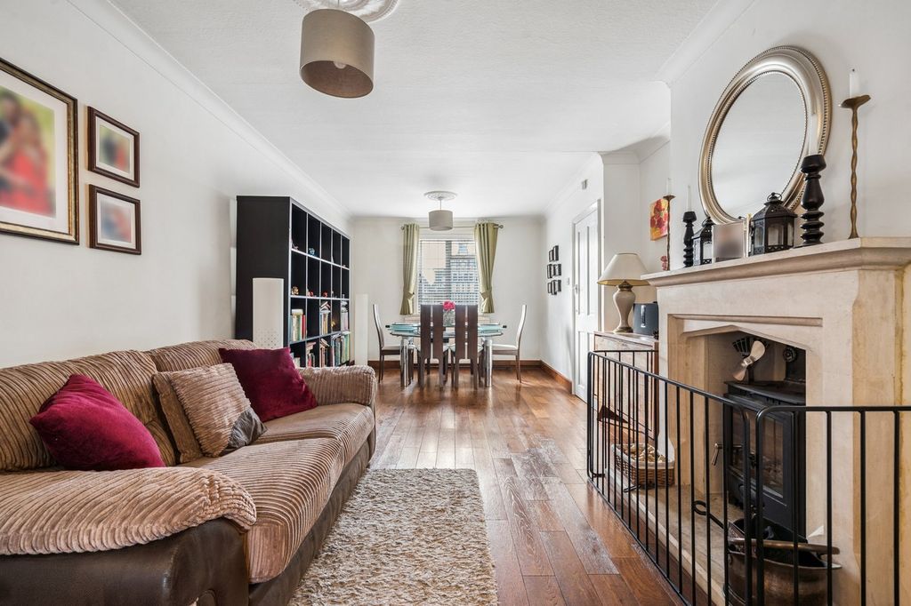 Property photo 2 of 30