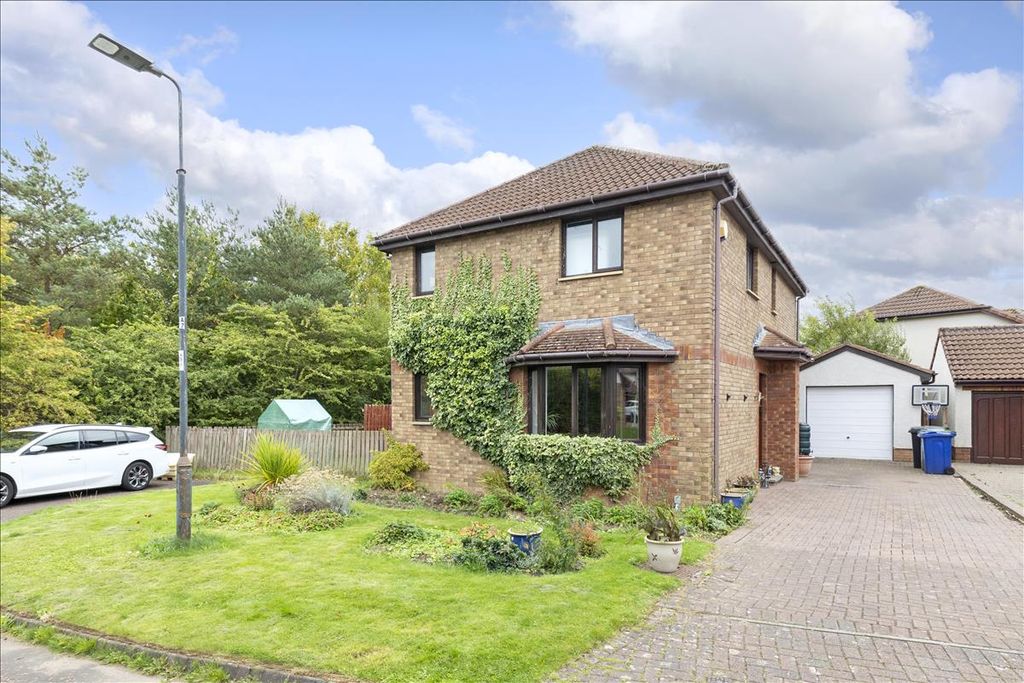Property photo 1 of 33