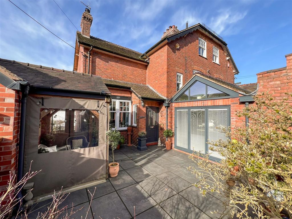 Property photo 2 of 36 Frontage