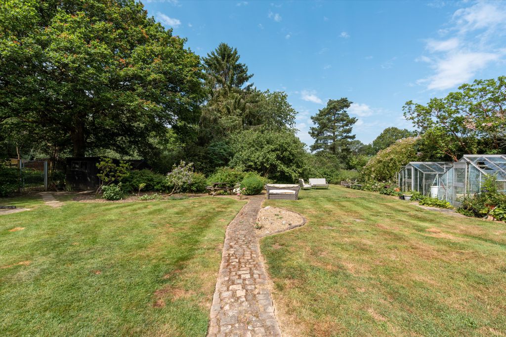 Property photo 2 of 18 Image