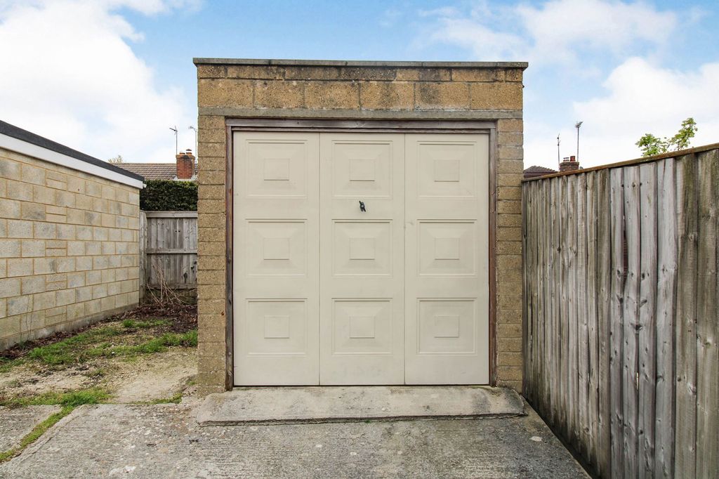 Property photo 1 of 2