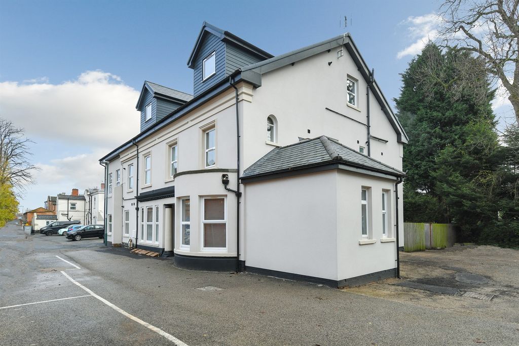 Property photo 1 of 10 (Main)