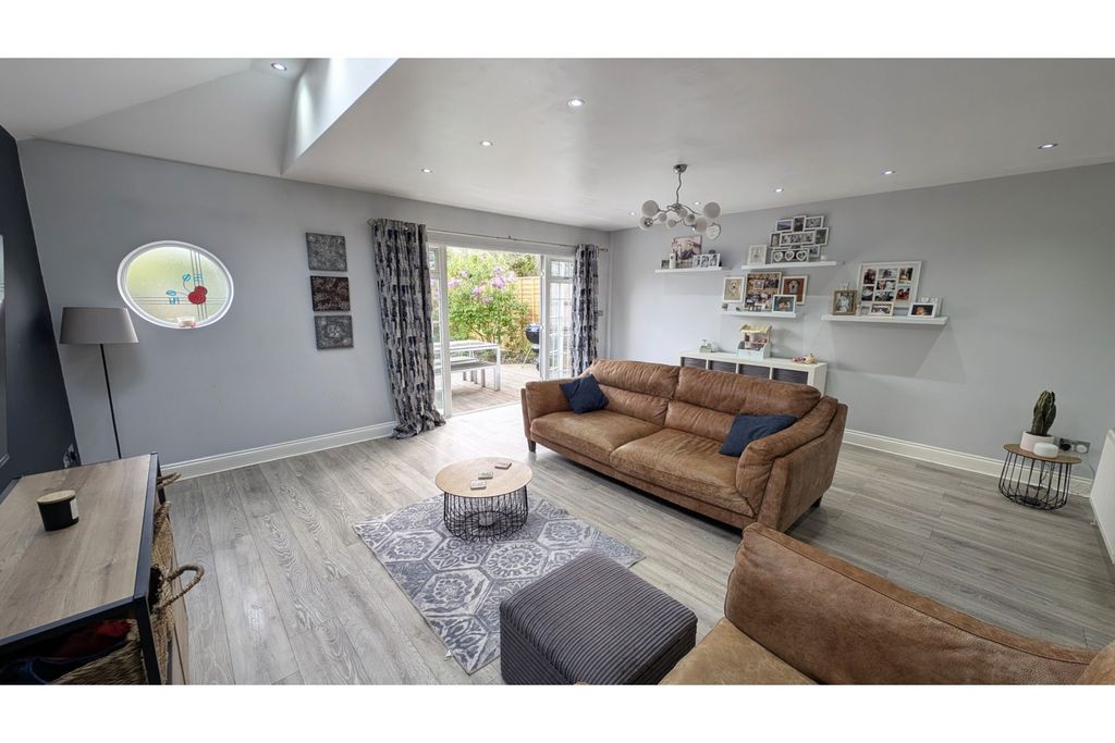 Property photo 3 of 37 Living Room