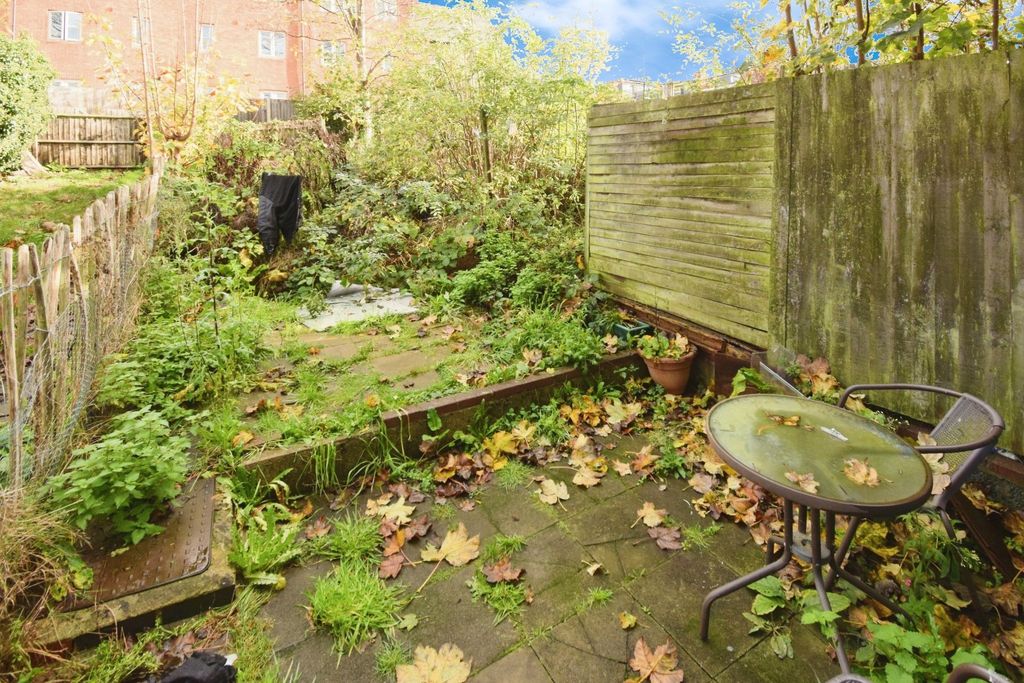 Property photo 3 of 11 Garden