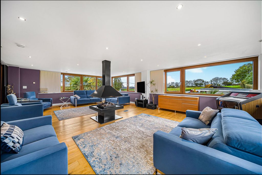 Property photo 2 of 50