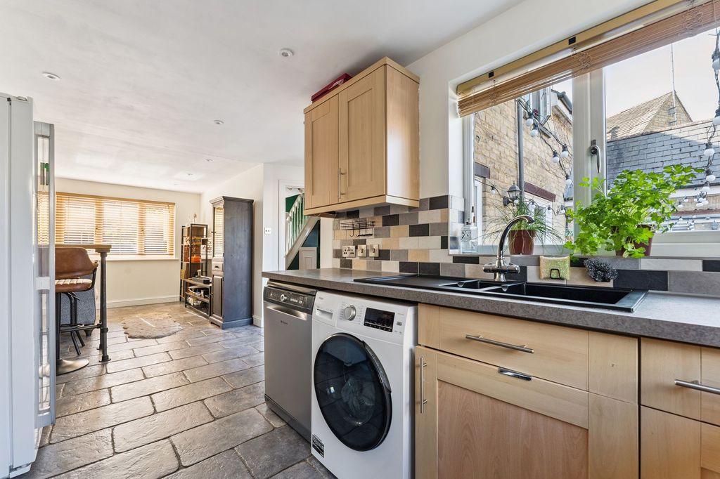 Property photo 3 of 20 Kitchen/Dining Room