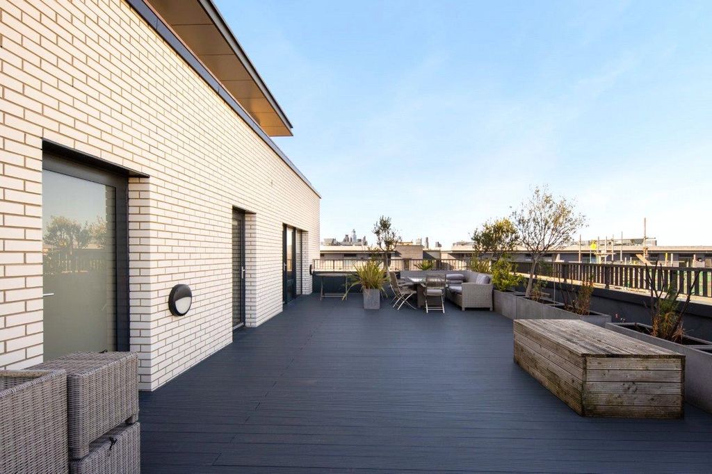 Property photo 2 of 18 Rooftop