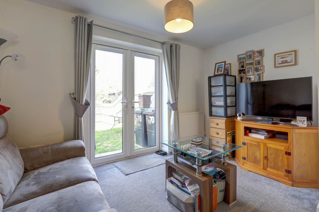 Property photo 3 of 9