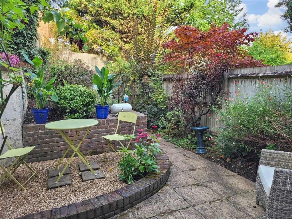 Property photo 2 of 9 Garden