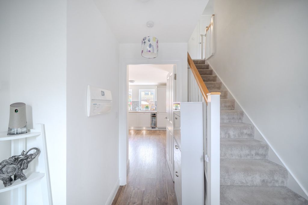 Property photo 2 of 37