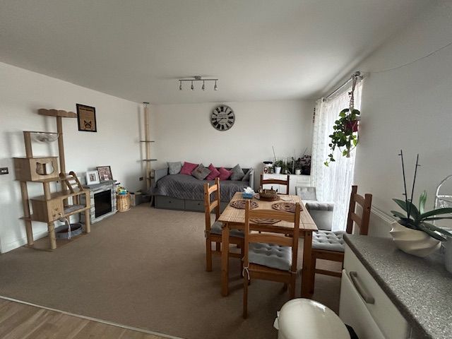 Property photo 2 of 5 Living Room