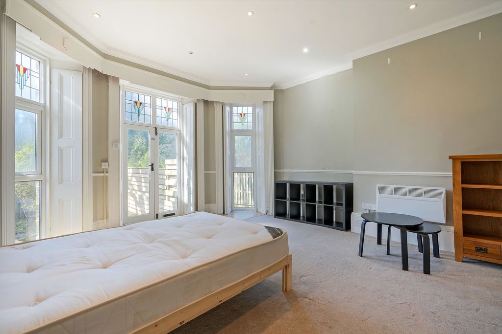 Property photo 1 of 16 Studio Living Space