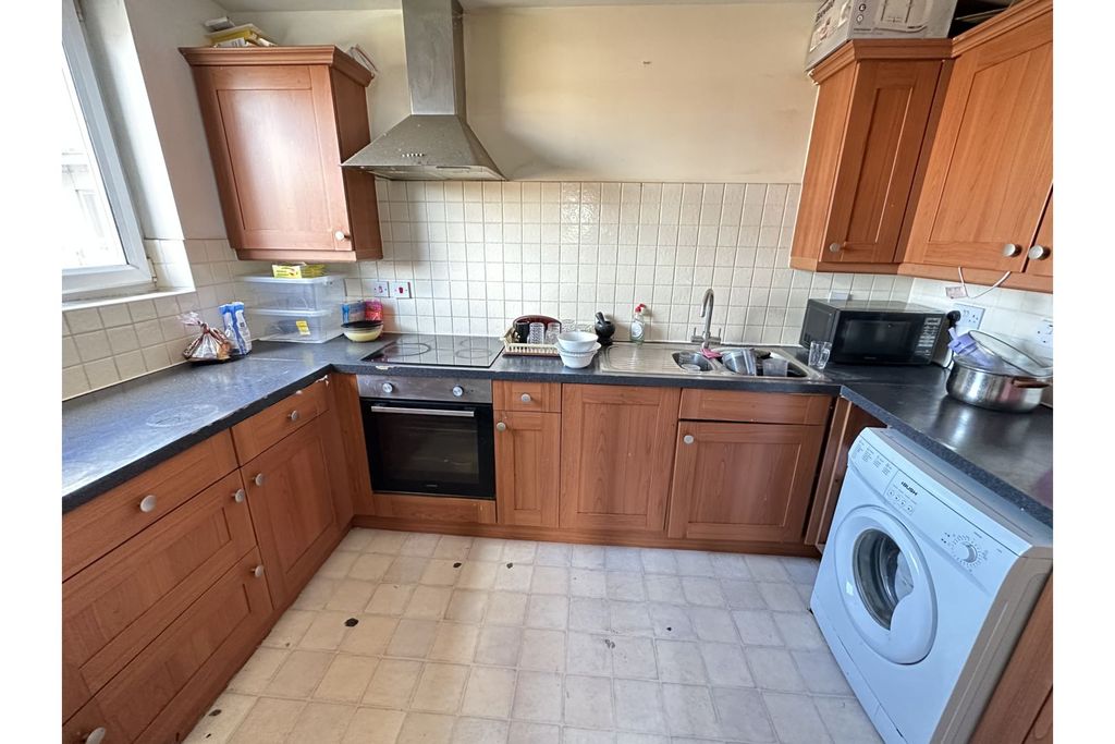 Property photo 2 of 9 Kitchen