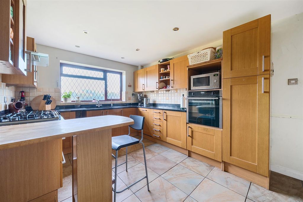 Property photo 2 of 22 1382612-11-691F6314719E3-Arw-1.Jpg