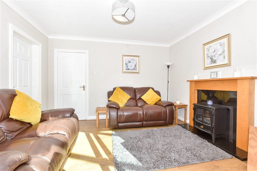 Property photo 3 of 11 Lounge