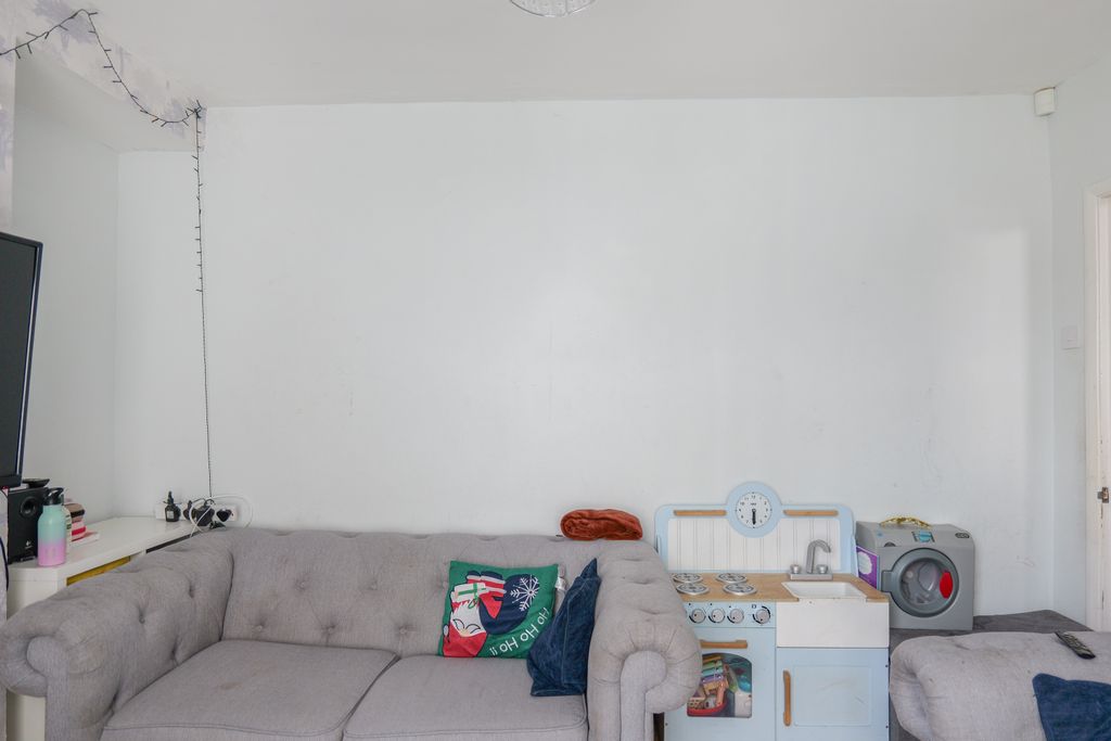 Property photo 3 of 23