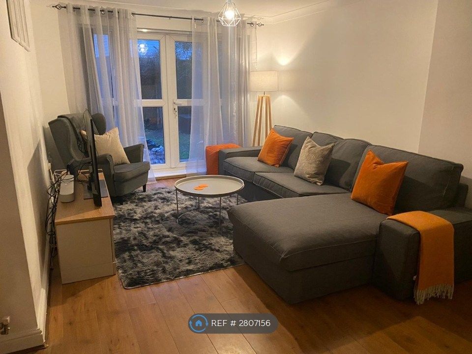 Property photo 3 of 19 Lounge