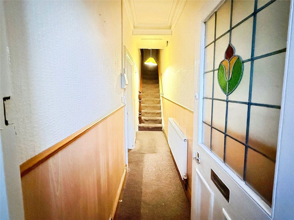 Property photo 2 of 16 Entrance Hall