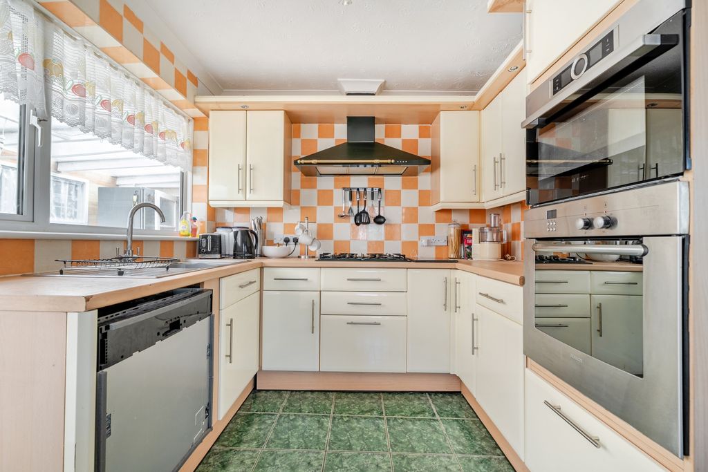 Property photo 2 of 14 Kitchen