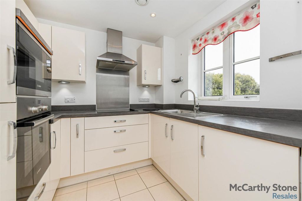 Property photo 2 of 9 31W_8677.Jpg