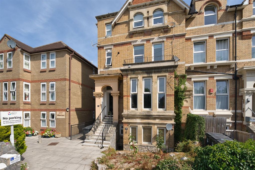 Property photo 1 of 8 Exterior