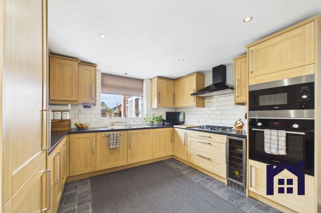Property photo 2 of 30 Kitchen