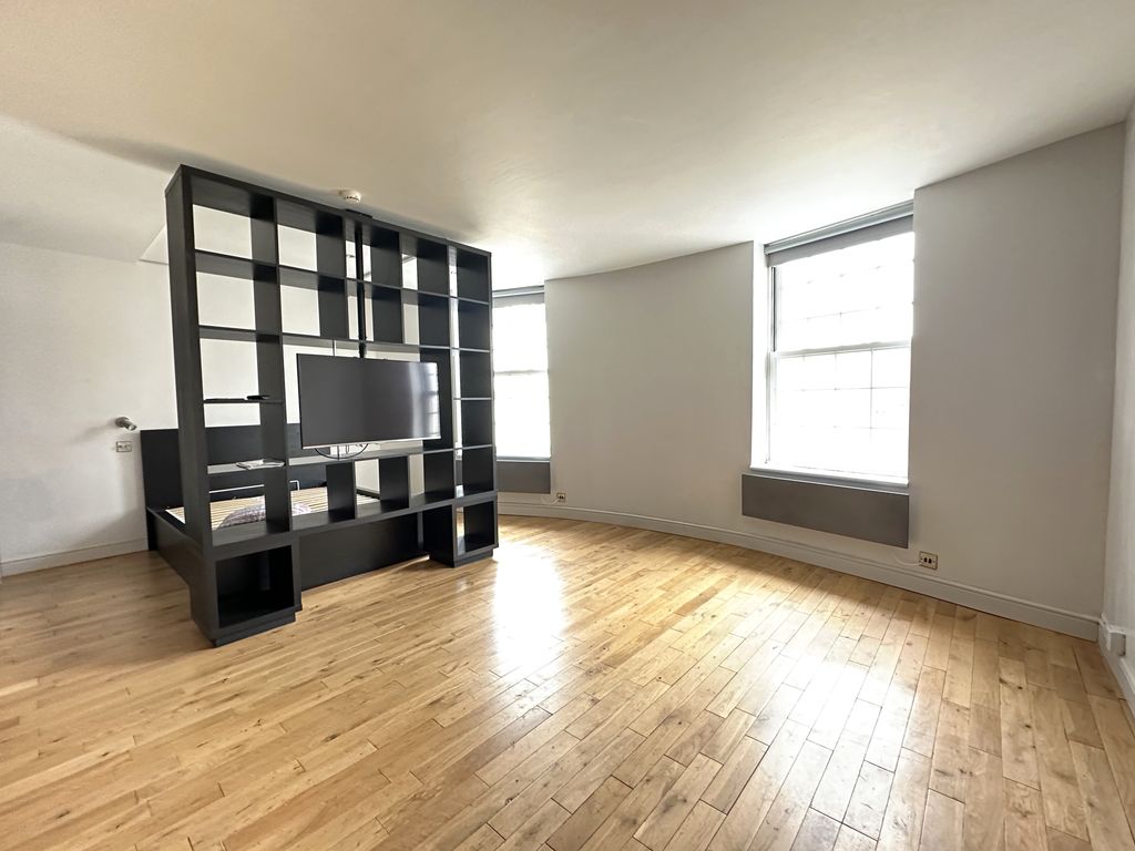 Property photo 1 of 5 Living Room