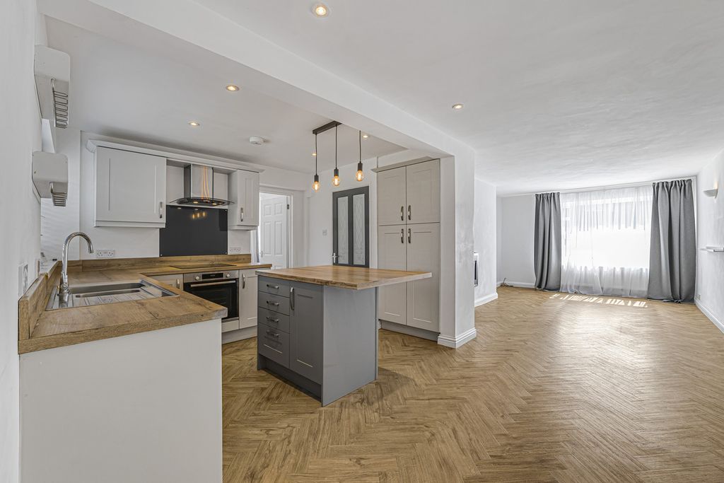 Property photo 1 of 26