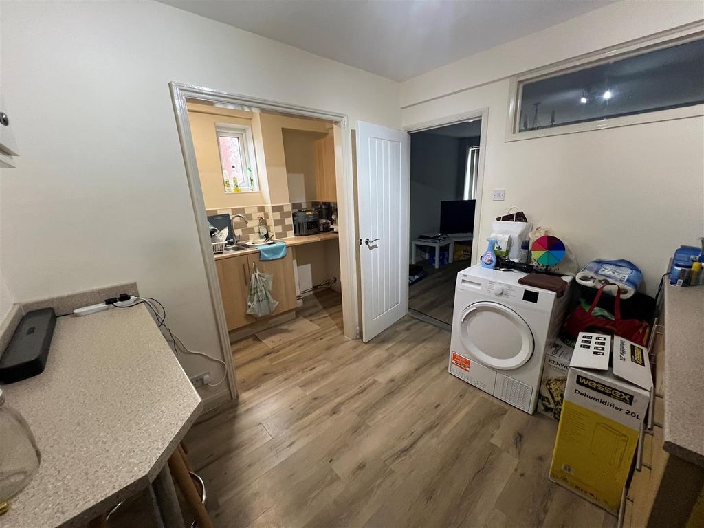 Property photo 3 of 14 51E Kitchen.Jpg