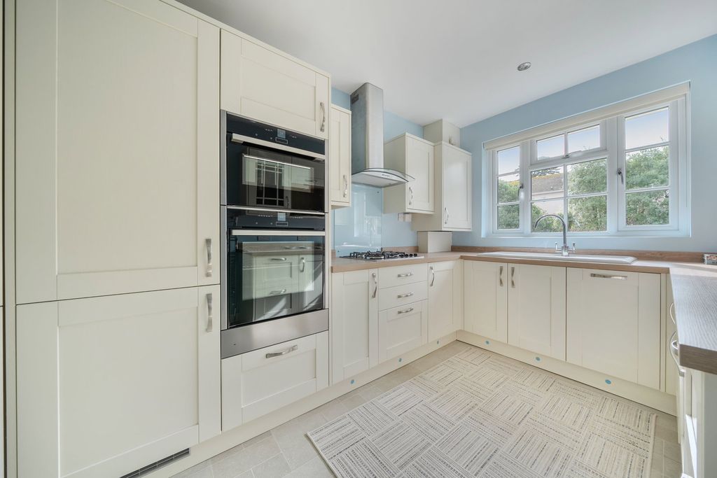 Property photo 2 of 23