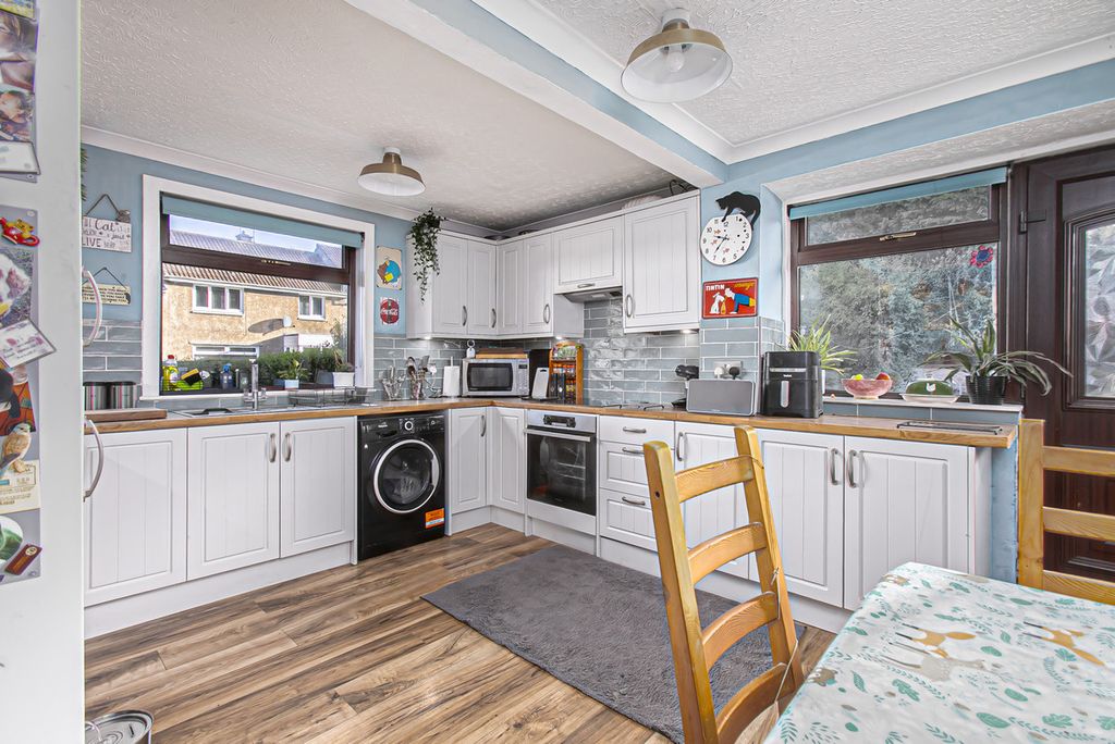 Property photo 3 of 28