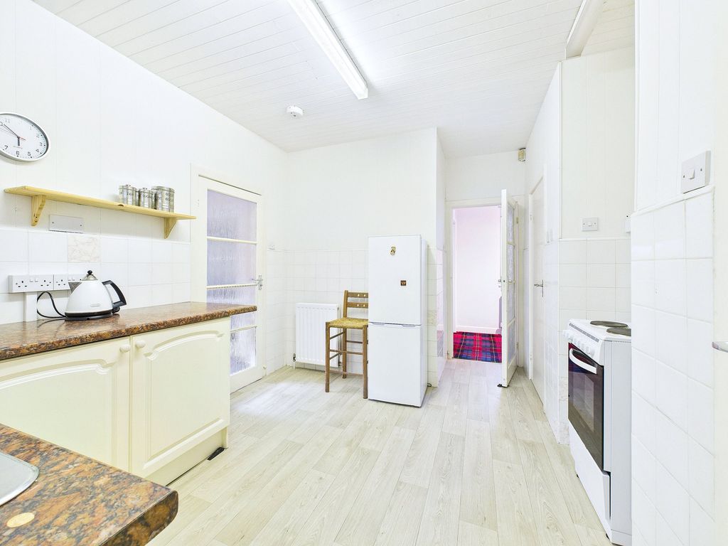 Property photo 2 of 19 Kitchen