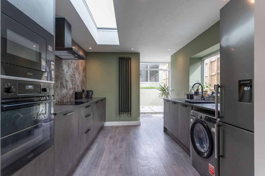 Property photo 2 of 27