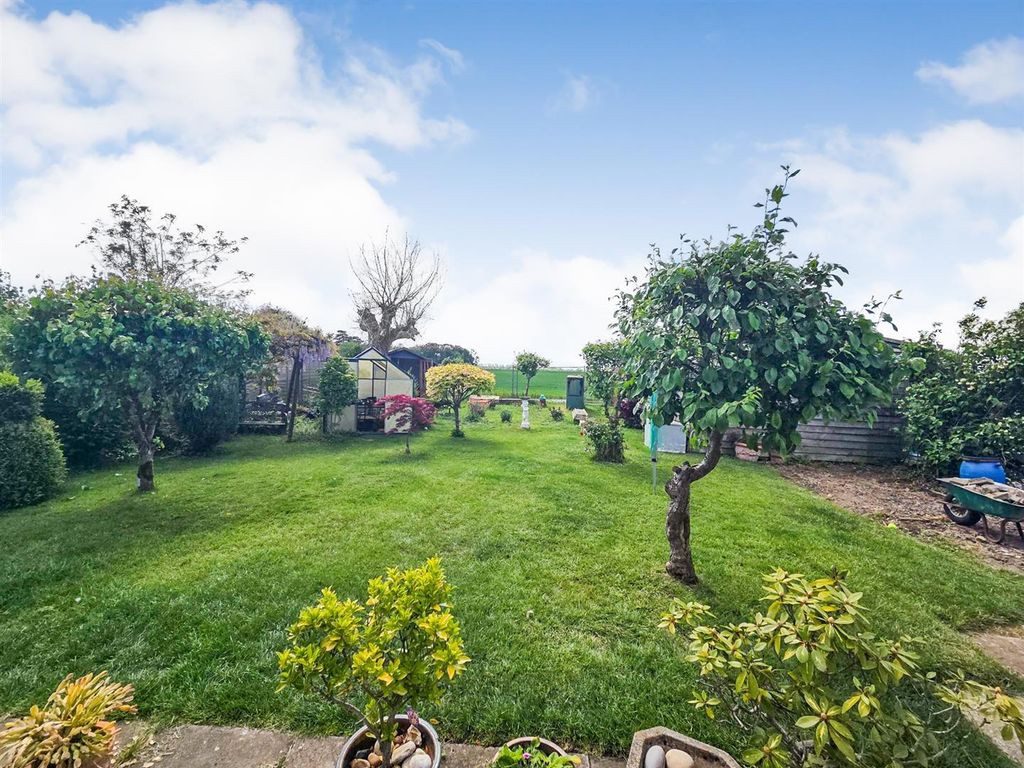 Property photo 2 of 18 Garden