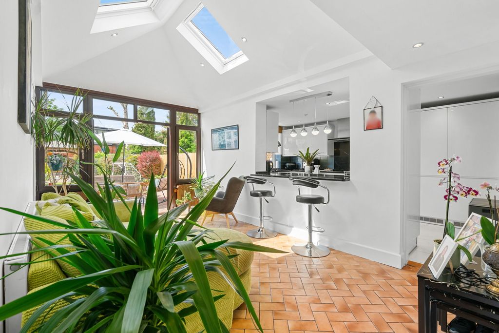 Property photo 2 of 36