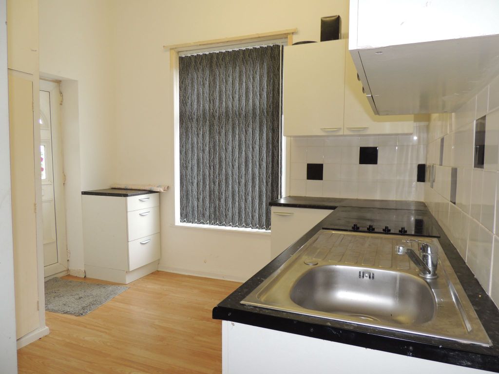 Property photo 3 of 8 Kitchen