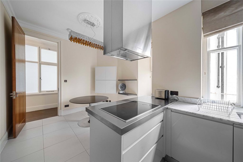 Property photo 3 of 17 Picture No. 10