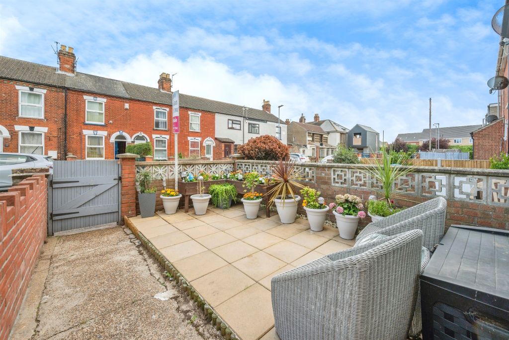 Property photo 2 of 17