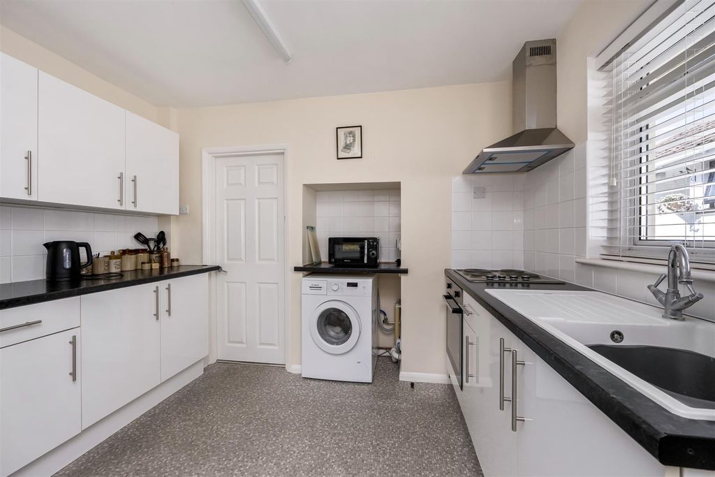 Property photo 2 of 15 Valley Road, 206-007.Jpg