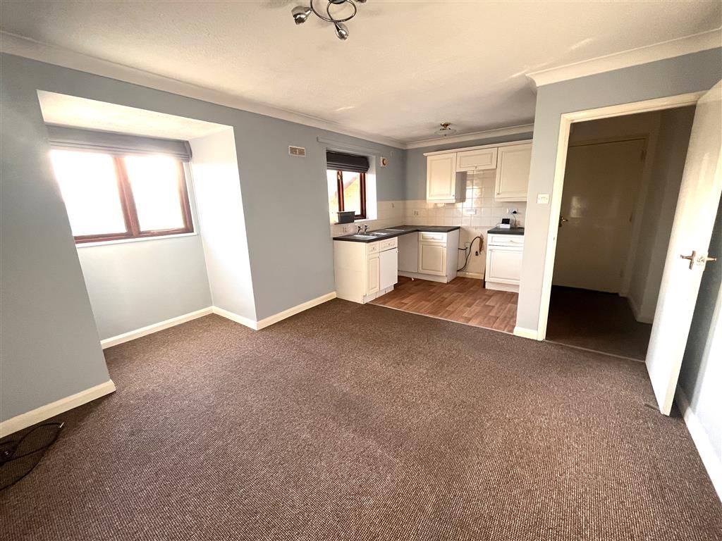 Property photo 1 of 6 Kitchen