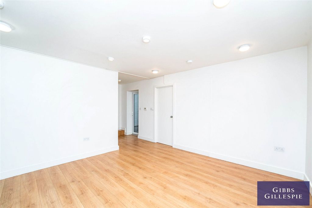 Property photo 3 of 10 Picture No. 05