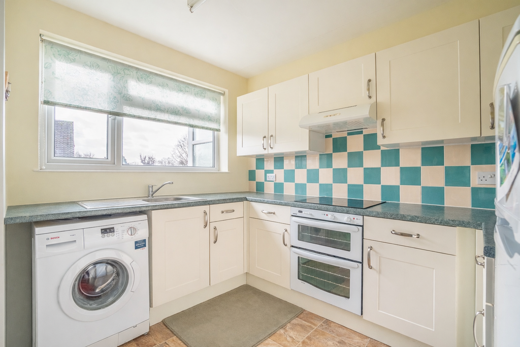 Property photo 2 of 12 Kitchen