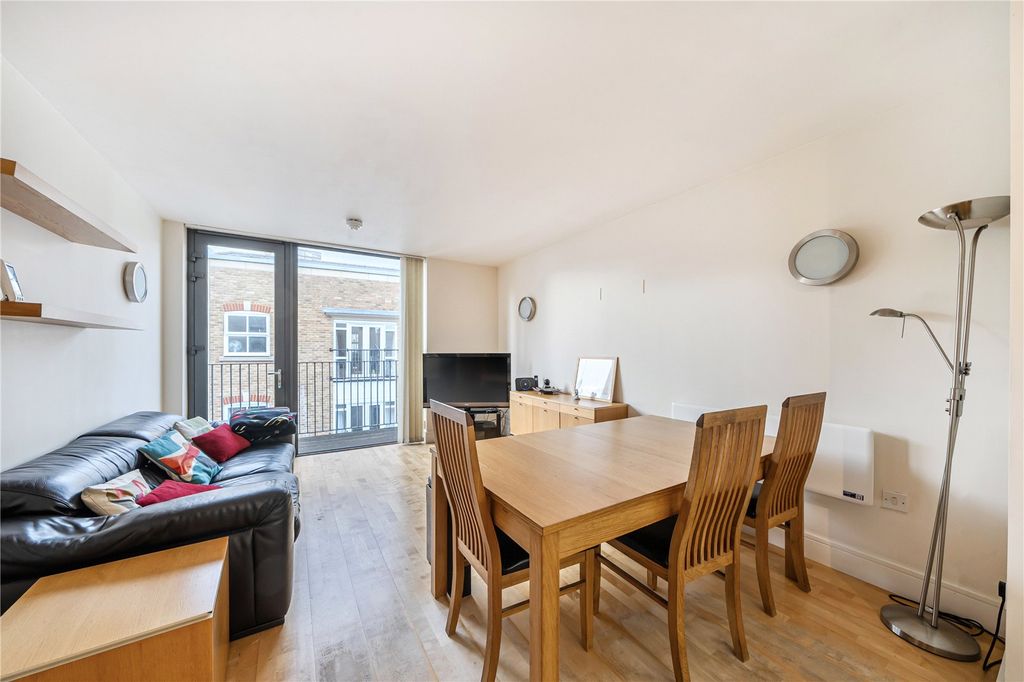 Property photo 3 of 14 Reception/Kitchen