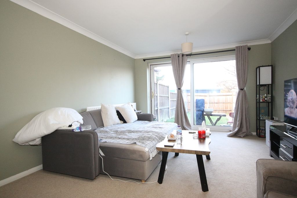 Property photo 1 of 6 Living Room